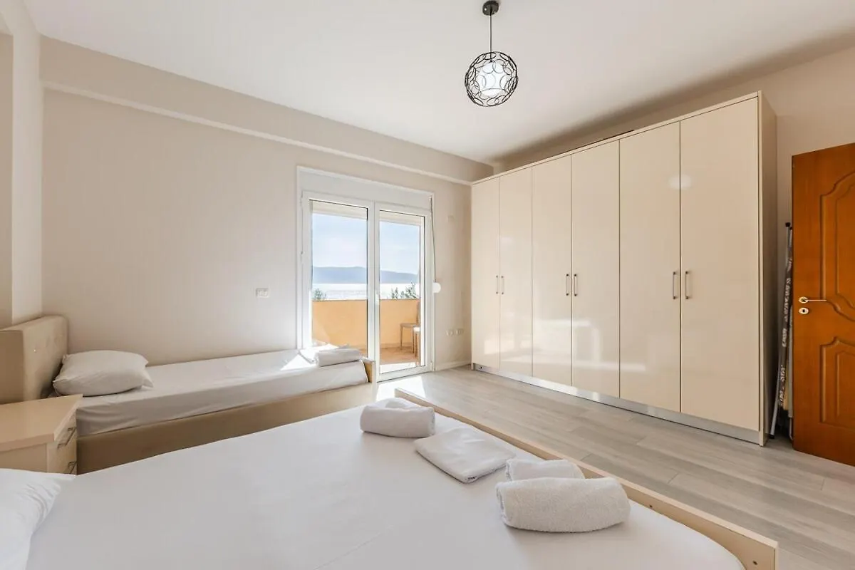 Beachfront Apartment - Near Beach & City Vlorë 0*,