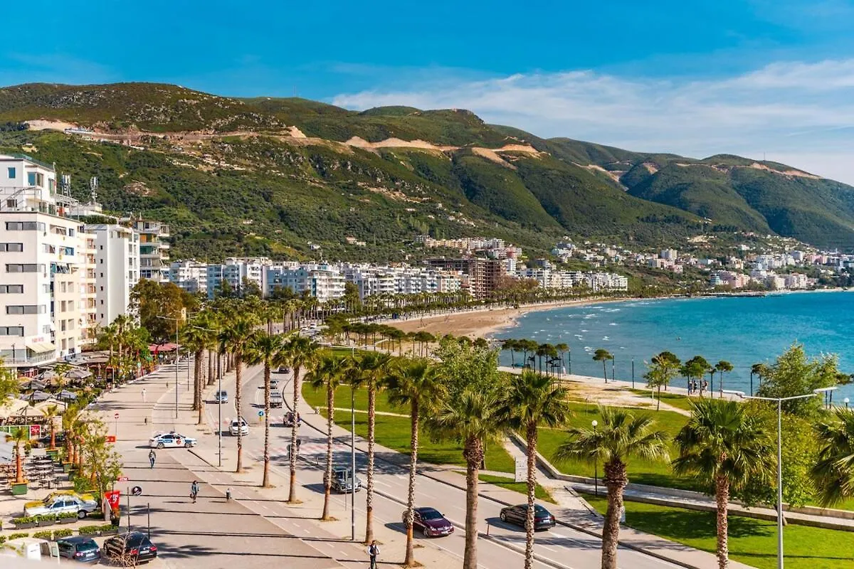 Beachfront Apartment - Near Beach & City Vlorë