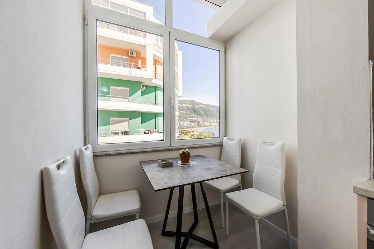 Beachfront Apartment - Near Beach & City Vlorë 阿尔巴尼亚