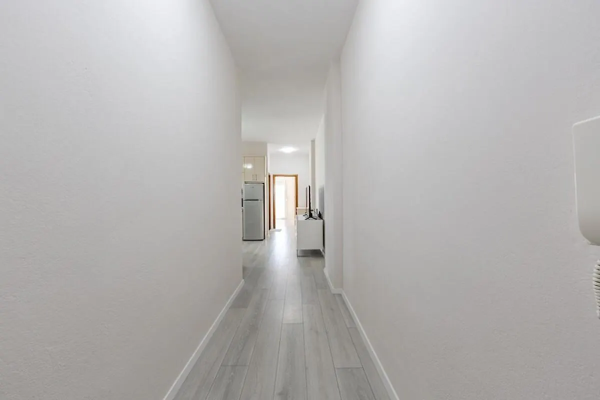 Beachfront Apartment - Near Beach & City Vlorë 0*,  阿尔巴尼亚
